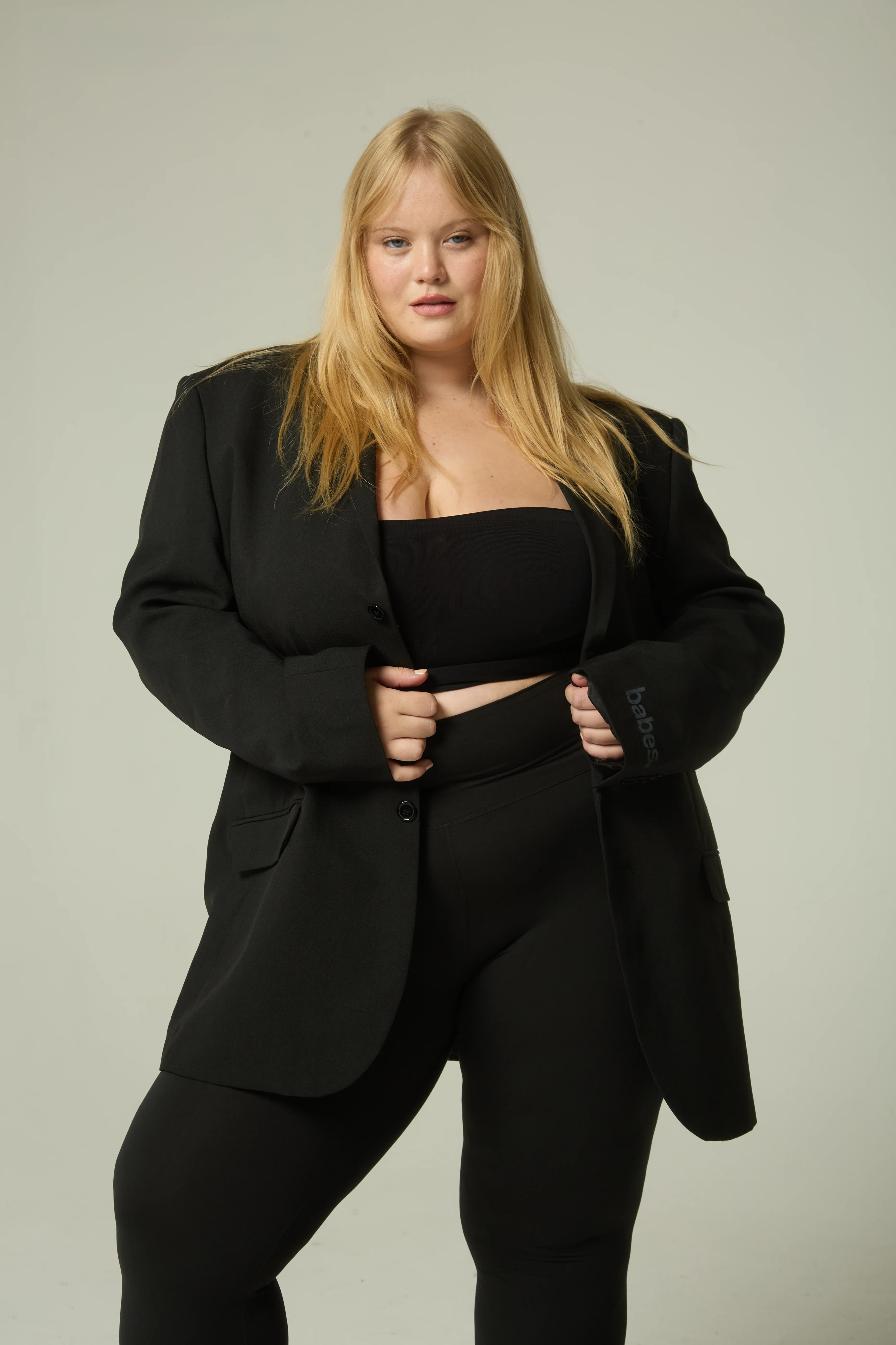 The Oversized Blazer (black) - Image 4